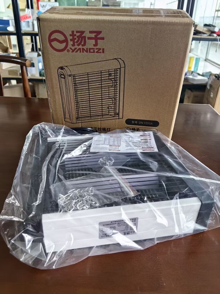 Đèn bắt muỗi điện hãng YANGZI 6W, size to dài 25cm